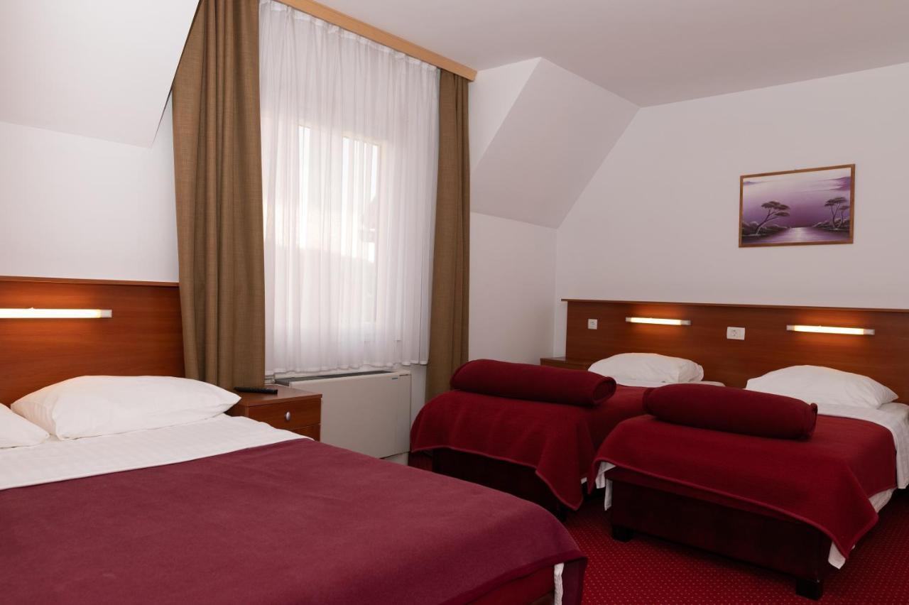 Hotel Mirni Kutak Otočac المظهر الخارجي الصورة