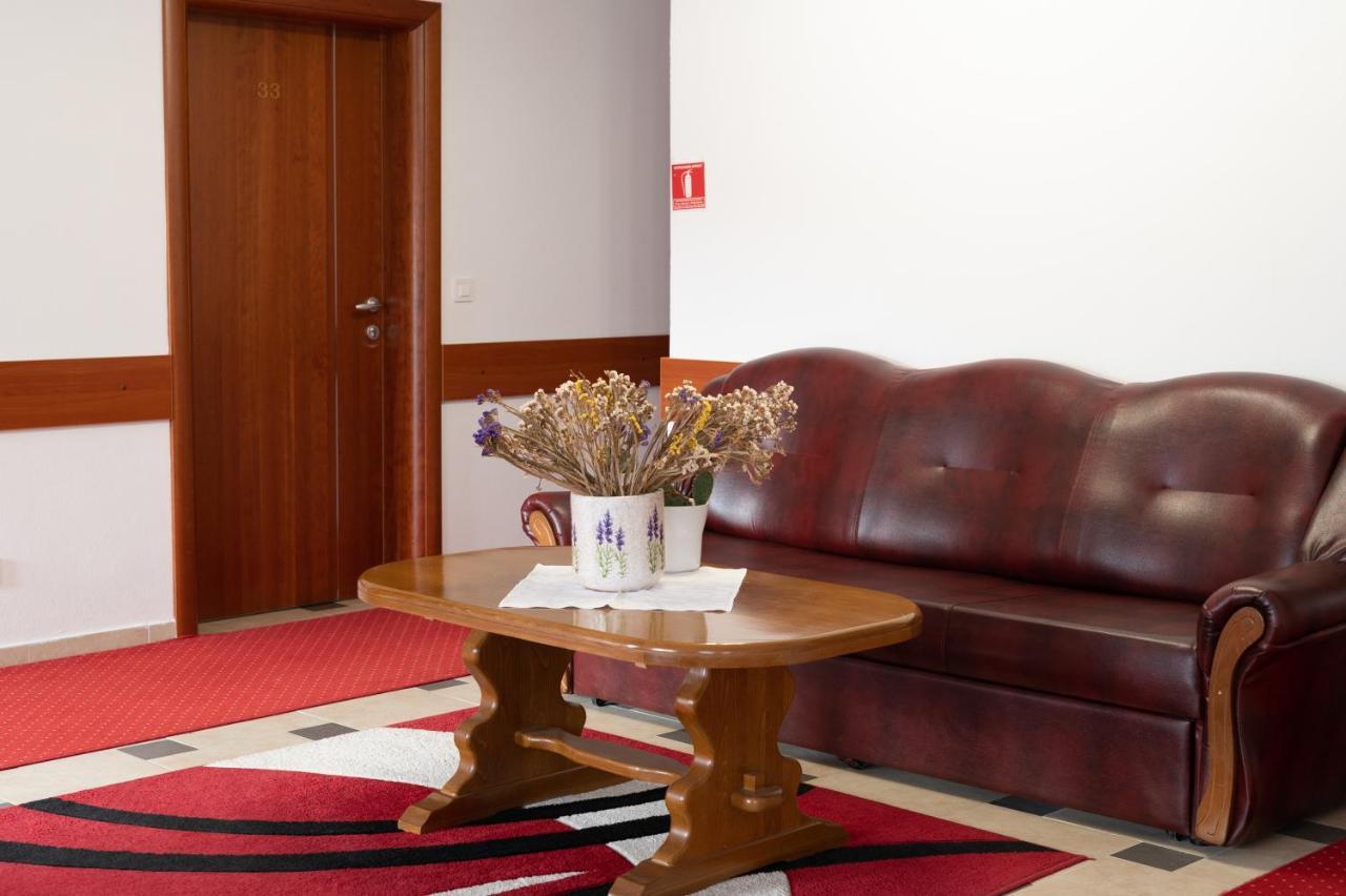 Hotel Mirni Kutak Otočac المظهر الخارجي الصورة