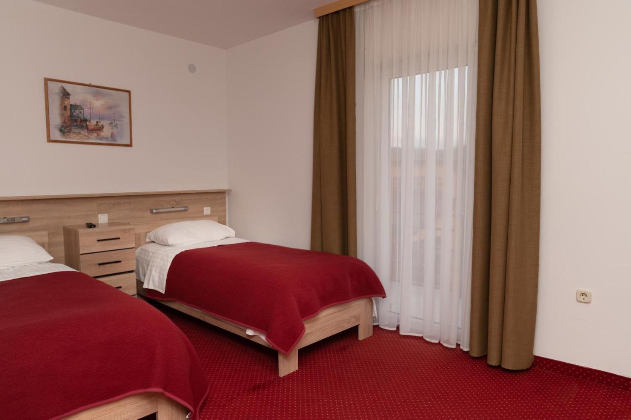 Hotel Mirni Kutak Otočac المظهر الخارجي الصورة