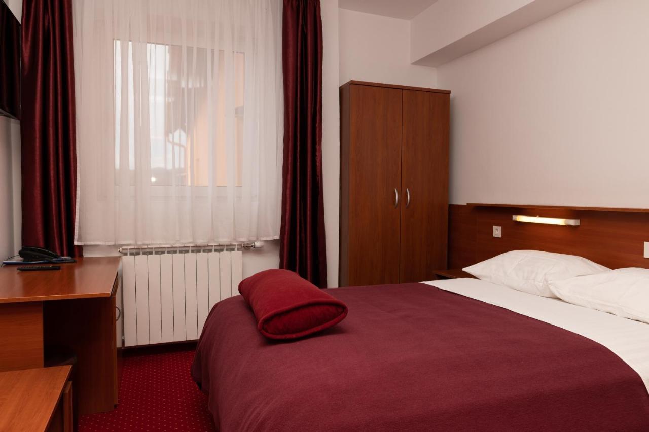 Hotel Mirni Kutak Otočac المظهر الخارجي الصورة