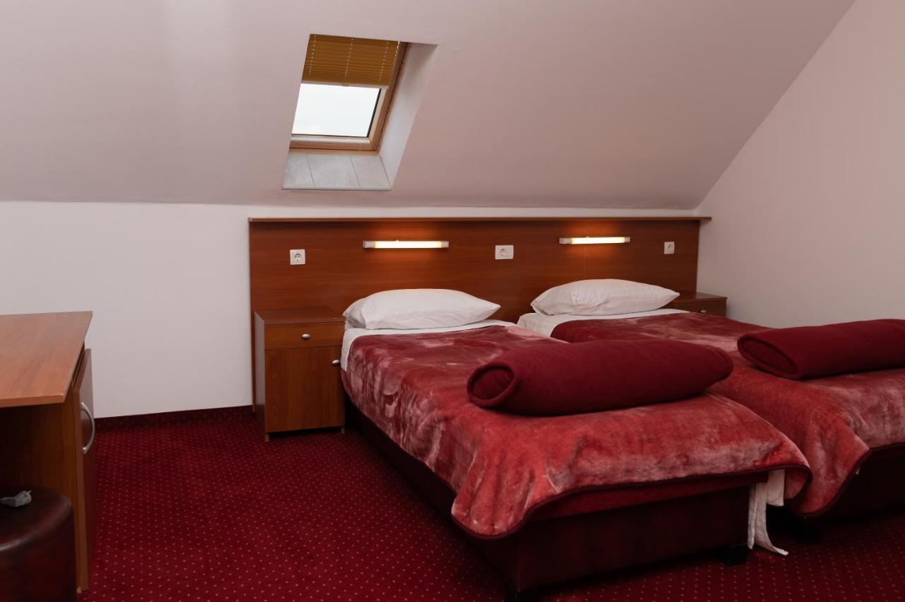 Hotel Mirni Kutak Otočac المظهر الخارجي الصورة