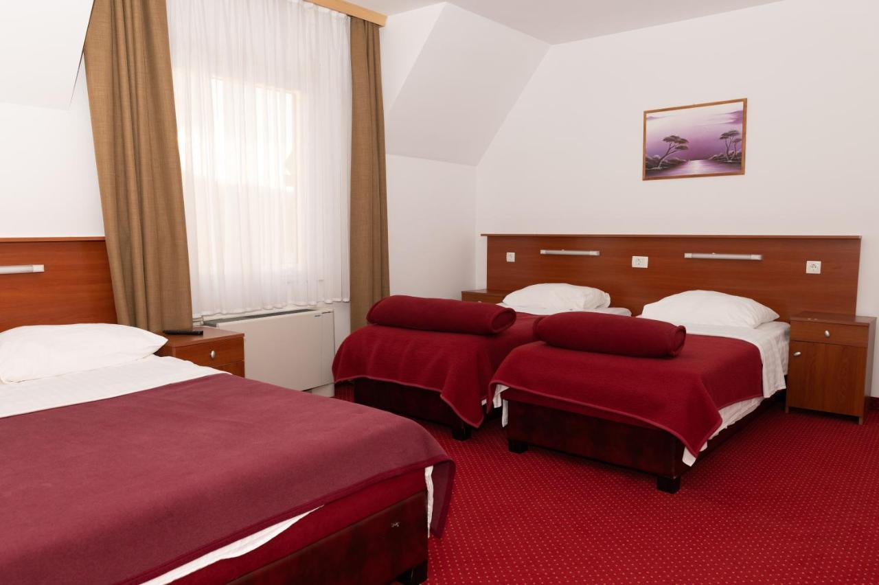Hotel Mirni Kutak Otočac المظهر الخارجي الصورة