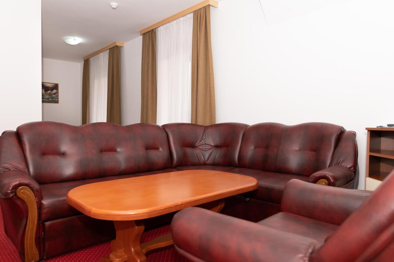 Hotel Mirni Kutak Otočac المظهر الخارجي الصورة