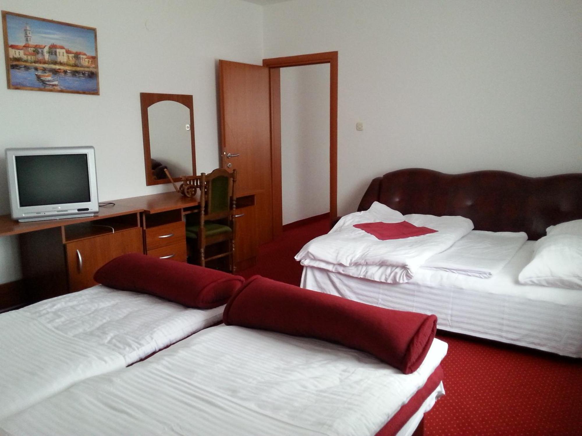 Hotel Mirni Kutak Otočac المظهر الخارجي الصورة
