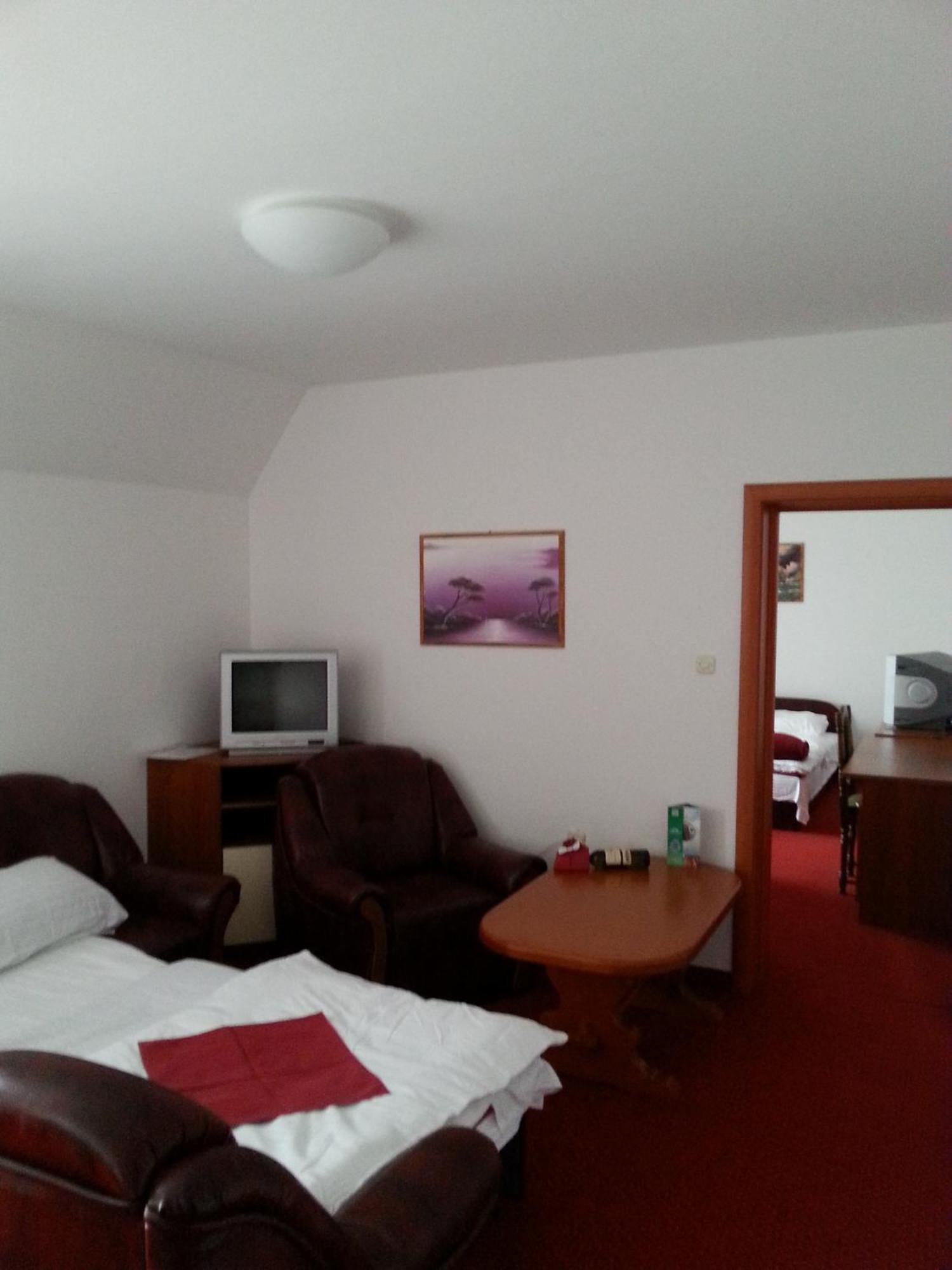 Hotel Mirni Kutak Otočac الغرفة الصورة