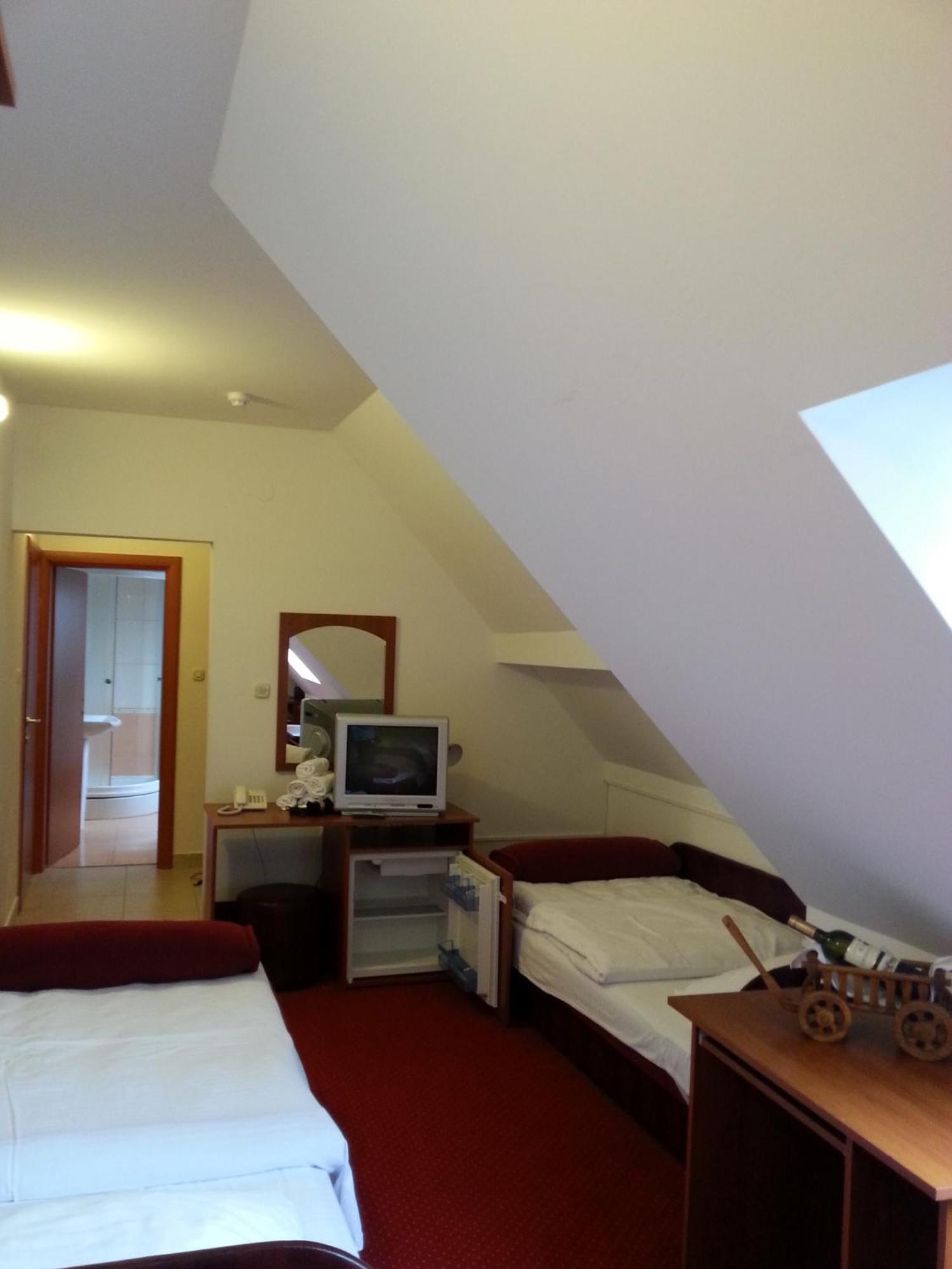 Hotel Mirni Kutak Otočac الغرفة الصورة