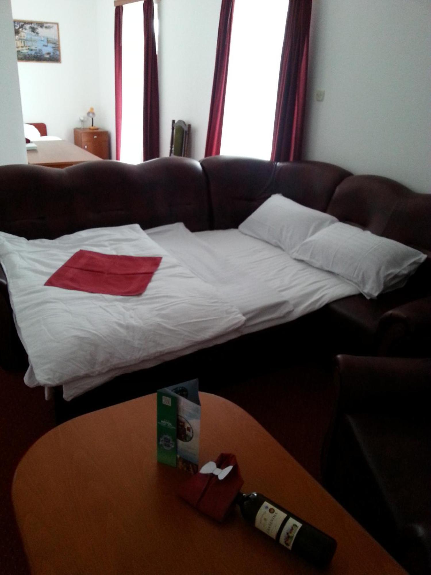 Hotel Mirni Kutak Otočac الغرفة الصورة