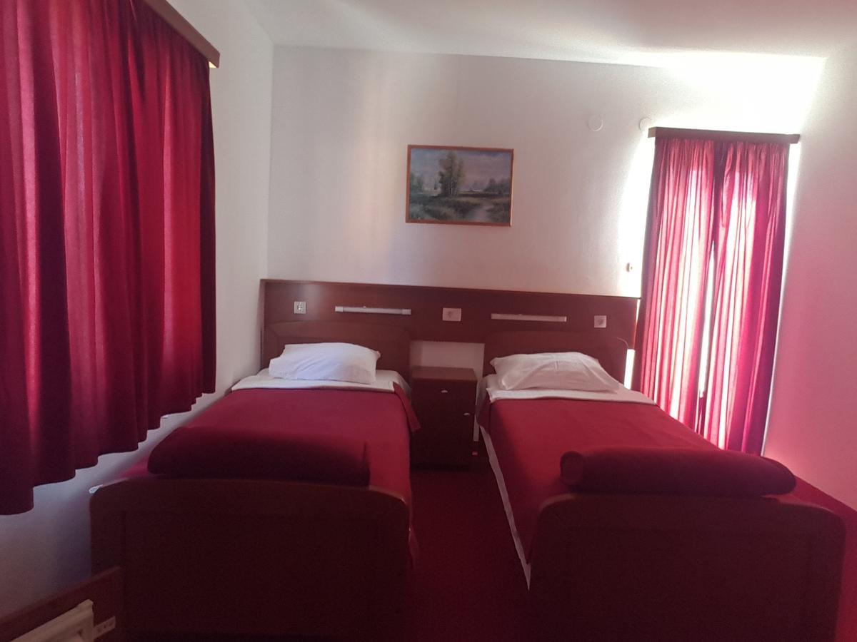 Hotel Mirni Kutak Otočac المظهر الخارجي الصورة