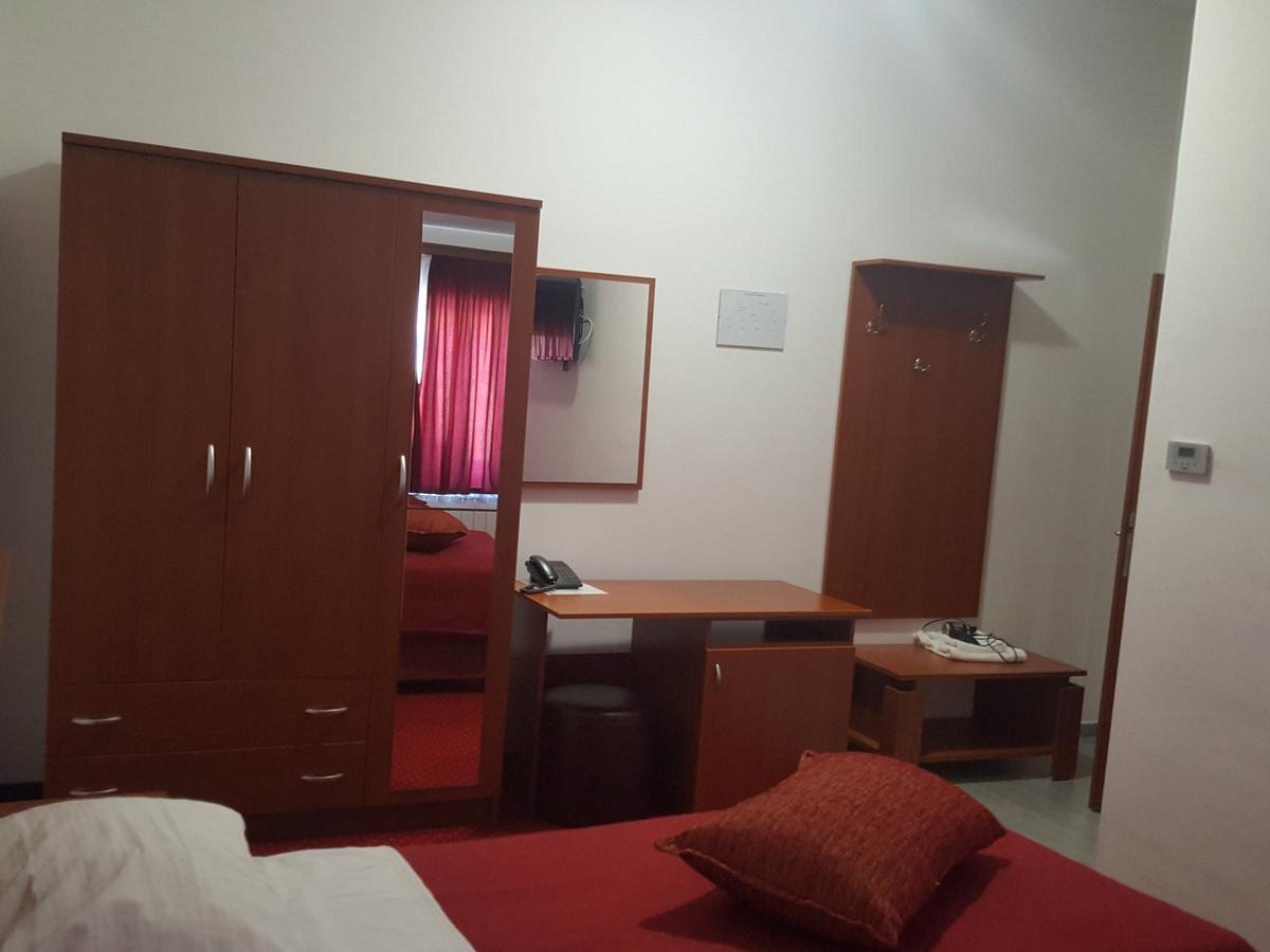 Hotel Mirni Kutak Otočac المظهر الخارجي الصورة