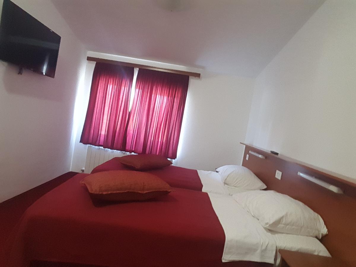 Hotel Mirni Kutak Otočac المظهر الخارجي الصورة