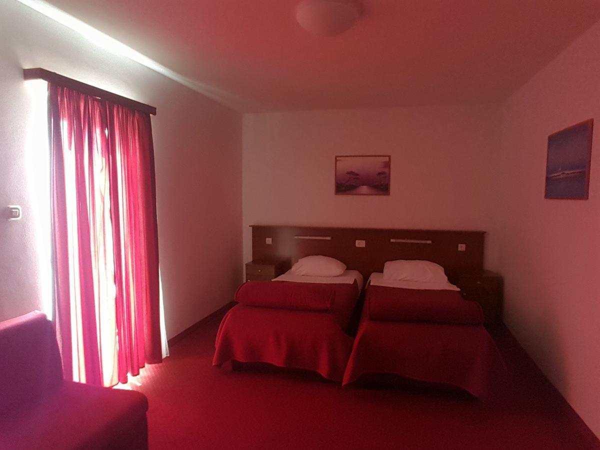 Hotel Mirni Kutak Otočac المظهر الخارجي الصورة