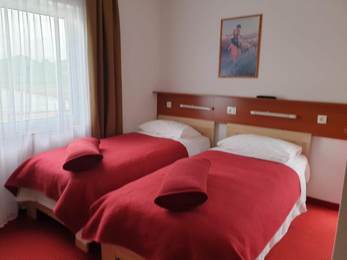 Hotel Mirni Kutak Otočac المظهر الخارجي الصورة