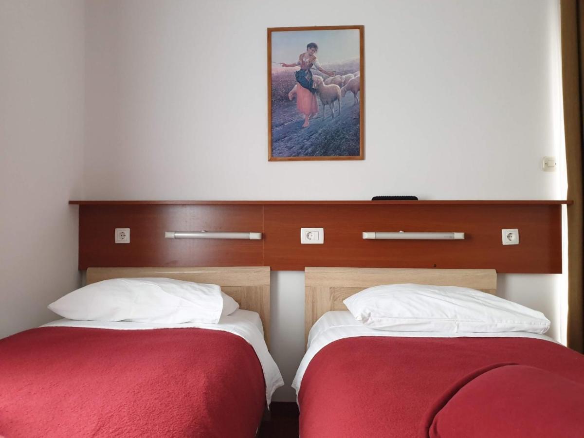 Hotel Mirni Kutak Otočac المظهر الخارجي الصورة