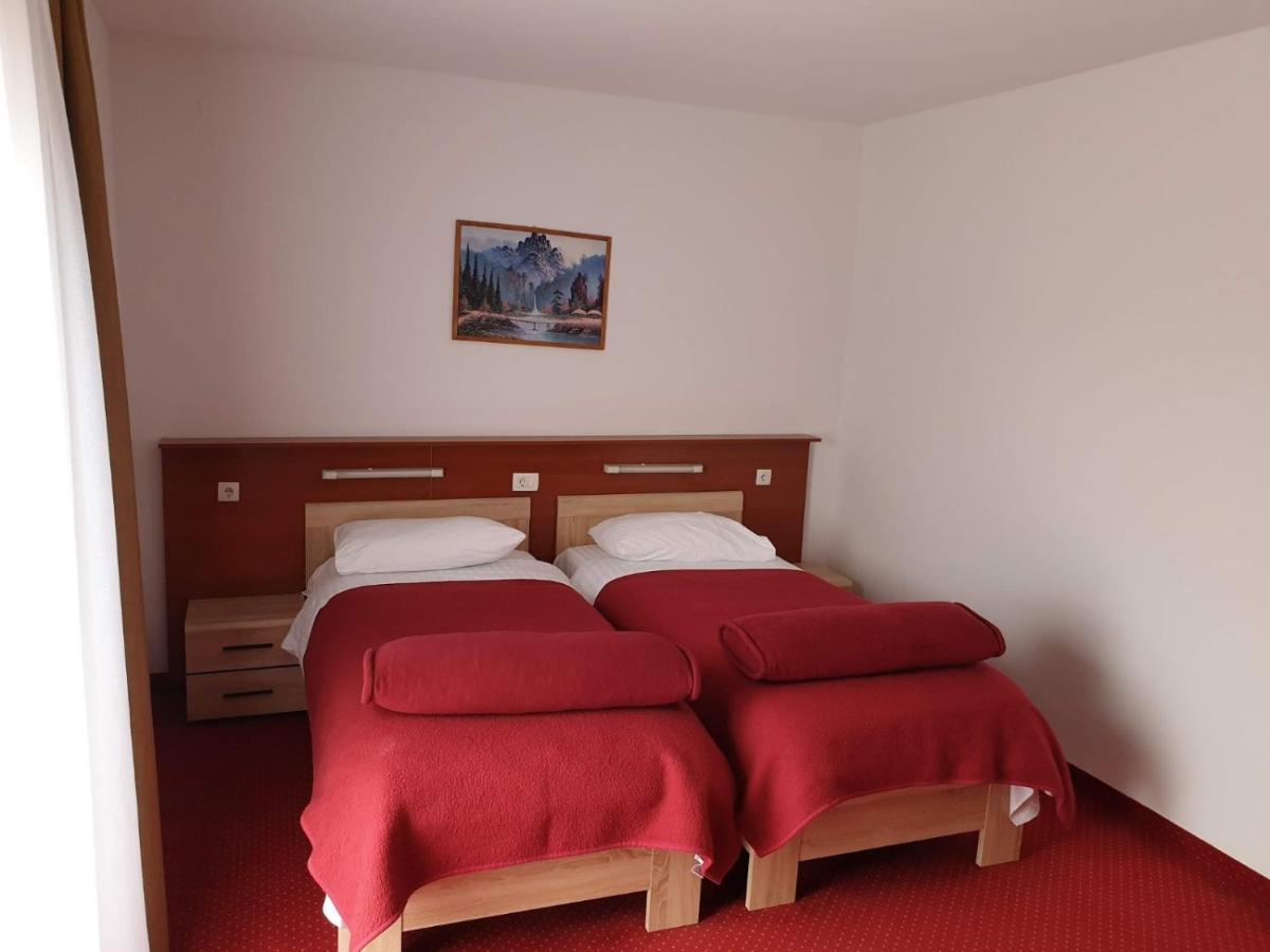Hotel Mirni Kutak Otočac المظهر الخارجي الصورة