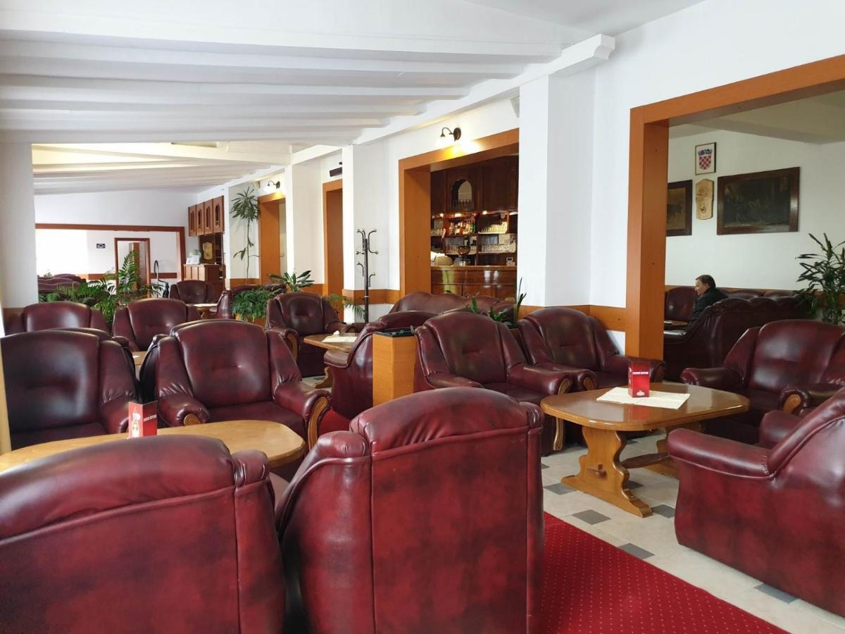 Hotel Mirni Kutak Otočac المظهر الخارجي الصورة