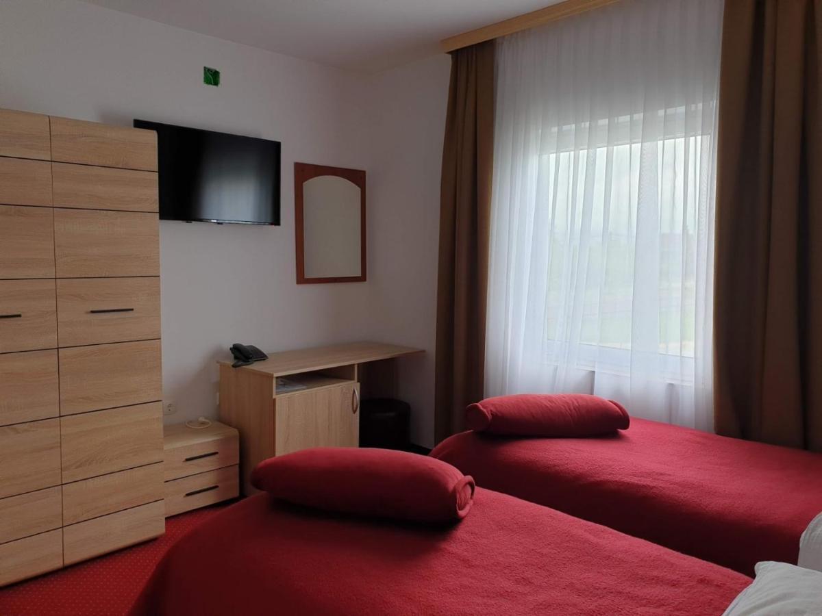 Hotel Mirni Kutak Otočac المظهر الخارجي الصورة
